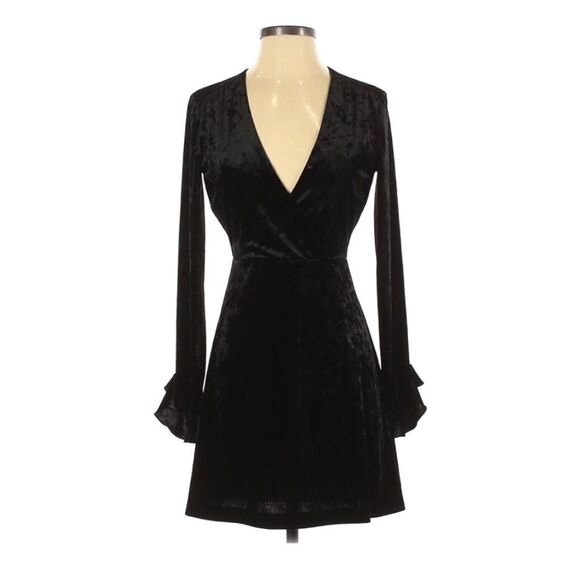 Highline Collective Dresses & Skirts - 🆕Highline Collective Crushed Velvet Long Sleeve Dress